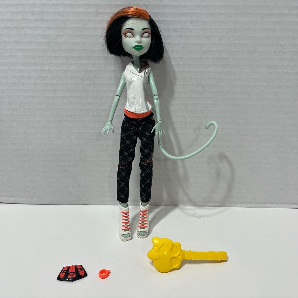MONSTER HIGH Doll Scarah screams freaky fusion doll toy Scarah and toralei mix
